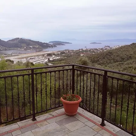 Petralia's Apartment Skiathos Town